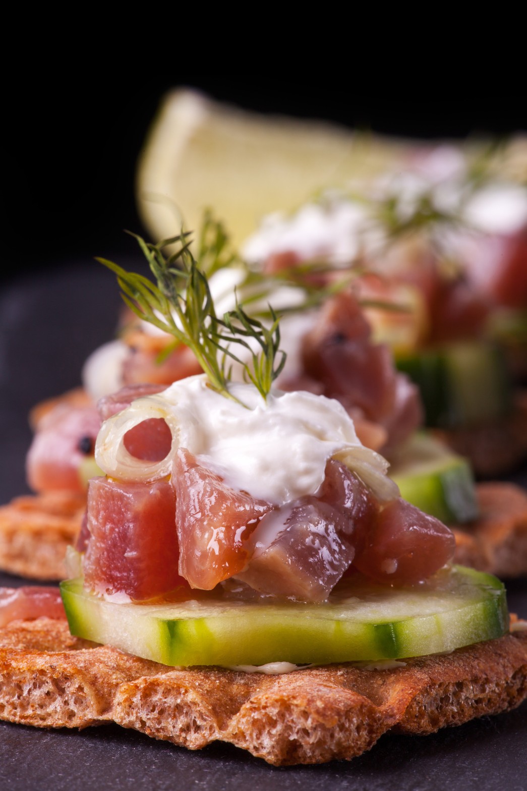 Buchweizen-Sandwiches mit Lachs und Frischkäse